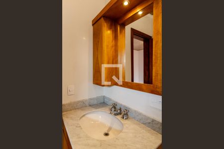 Apartamento à venda com 300m², 3 quartos e 4 vagas Apartamento à venda com 300m², 3 quartos e 4 vagasBanheiro Quarto