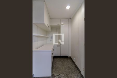 Apartamento à venda com 300m², 3 quartos e 4 vagas Apartamento à venda com 300m², 3 quartos e 4 vagasLavanderia