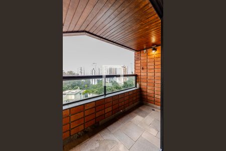Apartamento à venda com 300m², 3 quartos e 4 vagas Apartamento à venda com 300m², 3 quartos e 4 vagasVaranda Quarto