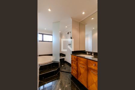 Apartamento à venda com 300m², 3 quartos e 4 vagas Apartamento à venda com 300m², 3 quartos e 4 vagasBanheiro Social