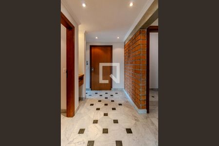 Apartamento à venda com 300m², 3 quartos e 4 vagas Apartamento à venda com 300m², 3 quartos e 4 vagasCorredor