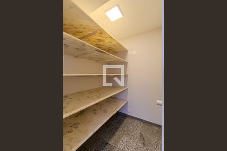 Apartamento à venda com 300m², 3 quartos e 4 vagas Apartamento à venda com 300m², 3 quartos e 4 vagasLavanderia