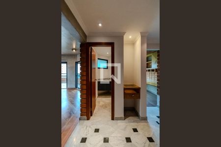 Apartamento à venda com 300m², 3 quartos e 4 vagas Apartamento à venda com 300m², 3 quartos e 4 vagasCorredor