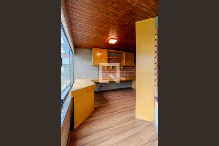 Apartamento à venda com 300m², 3 quartos e 4 vagas Apartamento à venda com 300m², 3 quartos e 4 vagasEscritório