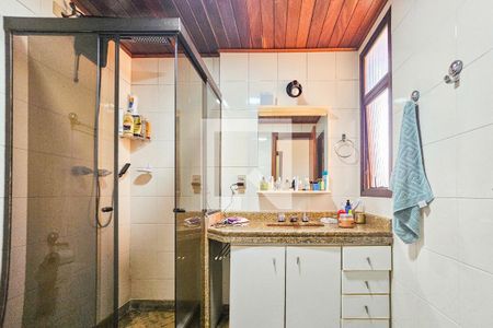 Casa de condomínio para alugar com 154m², 4 quartos e 2 vagasBanheiro da suíte