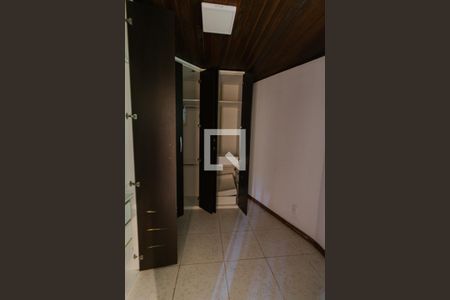 Casa à venda com 300m², 5 quartos e 5 vagasCloset Quarto 4