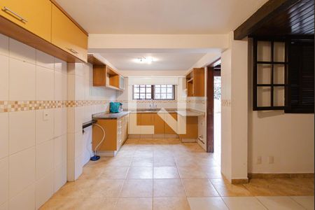 Casa à venda com 300m², 5 quartos e 5 vagasCozinha