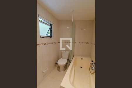 Casa à venda com 300m², 5 quartos e 5 vagasBanheiro 2