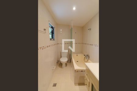 Casa à venda com 300m², 5 quartos e 5 vagasBanheiro 2