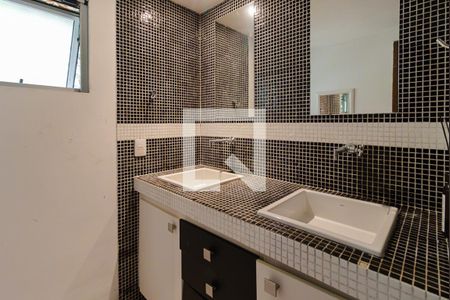 Casa à venda com 300m², 5 quartos e 5 vagasBanheiro Quarto 4