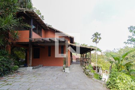 Casa à venda com 300m², 5 quartos e 5 vagasFachada