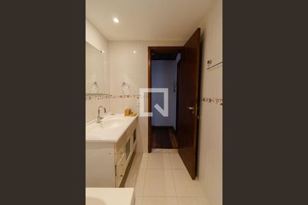 Casa à venda com 300m², 5 quartos e 5 vagasBanheiro 2