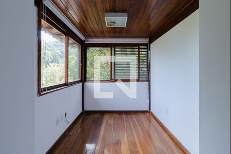 Casa à venda com 300m², 5 quartos e 5 vagasQuarto 2