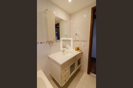 Casa à venda com 300m², 5 quartos e 5 vagasBanheiro 2