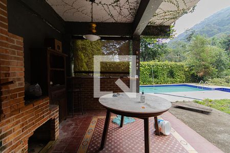 Casa à venda com 300m², 5 quartos e 5 vagasChurrasqueira