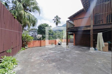 Casa à venda com 300m², 5 quartos e 5 vagasVaranda