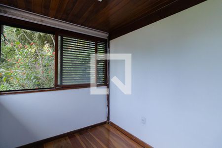 Casa à venda com 300m², 5 quartos e 5 vagasQuarto 2