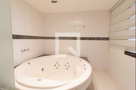 Casa à venda com 300m², 5 quartos e 5 vagasBanheiro Quarto 4