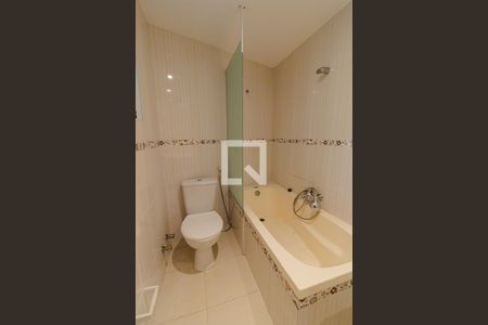 Casa à venda com 300m², 5 quartos e 5 vagasBanheiro 2