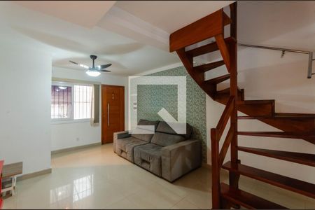 Sala de Estar de casa para alugar com 3 quartos, 126m² em Guarujá, Porto Alegre