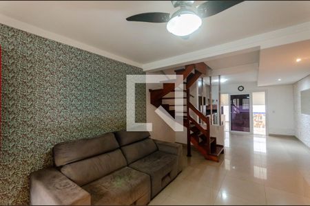 Sala de Estar de casa para alugar com 3 quartos, 126m² em Guarujá, Porto Alegre