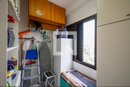 Apartamento à venda com 140m², 2 quartos e 3 vagas Apartamento à venda com 140m², 2 quartos e 3 vagasQuarto de Serviço
