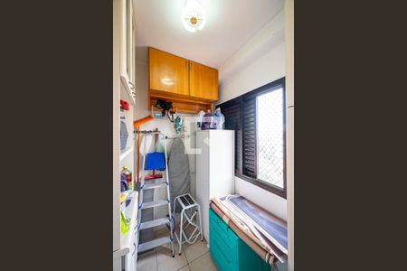 Apartamento à venda com 140m², 2 quartos e 3 vagas Apartamento à venda com 140m², 2 quartos e 3 vagasQuarto de Serviço