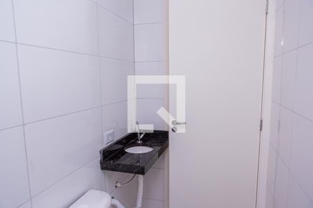 Banheiro de apartamento para alugar com 2 quartos, 42m² em Parque Boturussu, São Paulo
