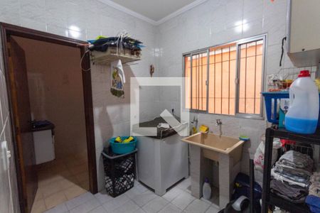 Casa à venda com 149m², 3 quartos e 2 vagasLavanderia