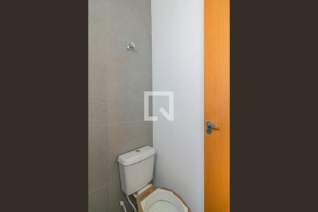 Banheiro da Suite de apartamento para alugar com 2 quartos, 44m² em Jardim Alvorada, Santo André