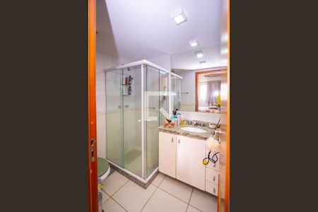 Apartamento à venda com 105m², 2 quartos e 1 vaga Apartamento à venda com 105m², 2 quartos e 1 vagaBanheiro da Suíte