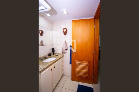 Apartamento à venda com 105m², 2 quartos e 1 vaga Apartamento à venda com 105m², 2 quartos e 1 vagaBanheiro Social