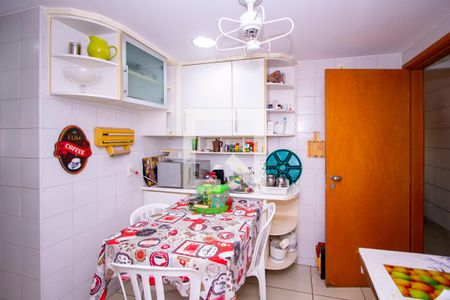 Apartamento à venda com 105m², 2 quartos e 1 vaga Apartamento à venda com 105m², 2 quartos e 1 vagaCozinha