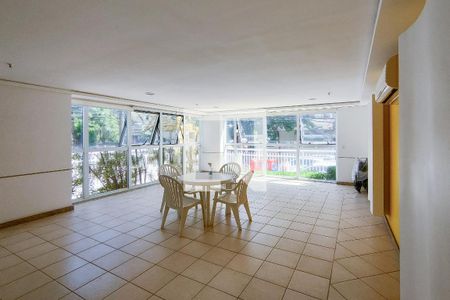 Apartamento à venda com 105m², 2 quartos e 1 vaga Apartamento à venda com 105m², 2 quartos e 1 vagaÁrea comum - Salão de festas