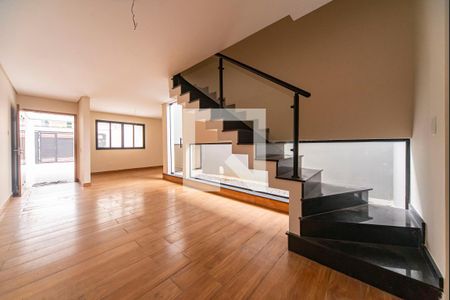 Casa à venda com 210m², 3 quartos e 4 vagasSala
