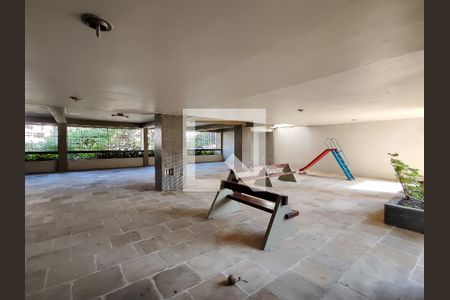 Apartamento à venda com 135m², 4 quartos e 2 vagas Apartamento à venda com 135m², 4 quartos e 2 vagasÁrea comum - Playground