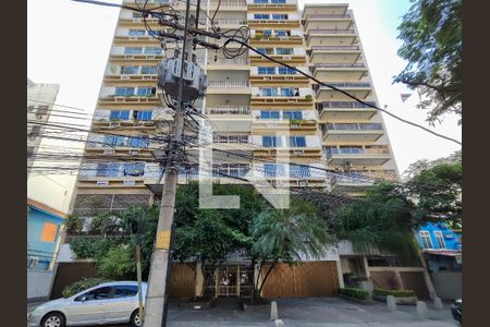 Apartamento à venda com 135m², 4 quartos e 2 vagas Apartamento à venda com 135m², 4 quartos e 2 vagasFachada e portaria