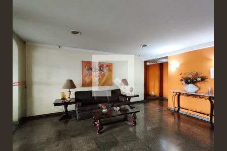 Apartamento à venda com 135m², 4 quartos e 2 vagas Apartamento à venda com 135m², 4 quartos e 2 vagasFachada e portaria