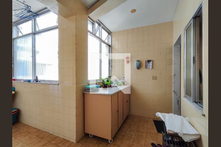 Apartamento à venda com 135m², 4 quartos e 2 vagas Apartamento à venda com 135m², 4 quartos e 2 vagasÁrea de Serviço