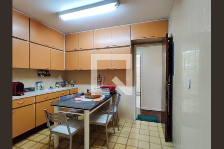 Apartamento à venda com 135m², 4 quartos e 2 vagas Apartamento à venda com 135m², 4 quartos e 2 vagasCozinha