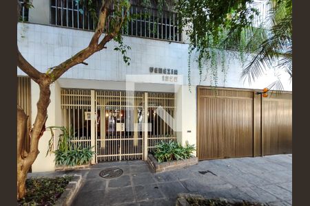 Apartamento à venda com 135m², 4 quartos e 2 vagas Apartamento à venda com 135m², 4 quartos e 2 vagasFachada e portaria