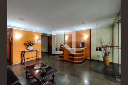 Apartamento à venda com 135m², 4 quartos e 2 vagas Apartamento à venda com 135m², 4 quartos e 2 vagasFachada e portaria