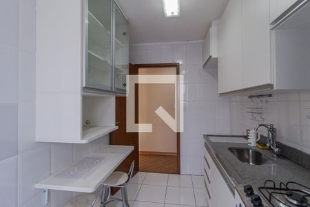 Apartamento para alugar com 55m², 2 quartos e 1 vaga Apartamento para alugar com 55m², 2 quartos e 1 vagaCozinha e área de serviço