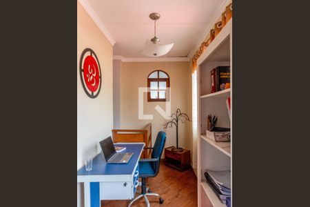 Casa à venda com 400m², 4 quartos e 10 vagas Casa à venda com 400m², 4 quartos e 10 vagasEscritório