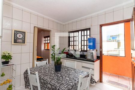 Casa à venda com 400m², 4 quartos e 10 vagas Casa à venda com 400m², 4 quartos e 10 vagasCozinha da edícula