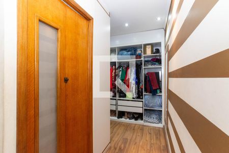 Casa à venda com 400m², 4 quartos e 10 vagas Casa à venda com 400m², 4 quartos e 10 vagasCloset da suíte master