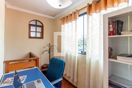 Casa à venda com 400m², 4 quartos e 10 vagas Casa à venda com 400m², 4 quartos e 10 vagasEscritório