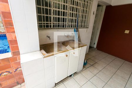Casa à venda com 350m², 5 quartos e 2 vagas Casa à venda com 350m², 5 quartos e 2 vagasquintal serviço , piscina churrasqueira