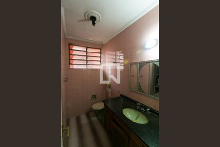 Casa à venda com 350m², 5 quartos e 2 vagas Casa à venda com 350m², 5 quartos e 2 vagasBanheiro