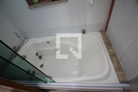 Casa à venda com 300m², 4 quartos e 4 vagasBanheiro da Suíte 2